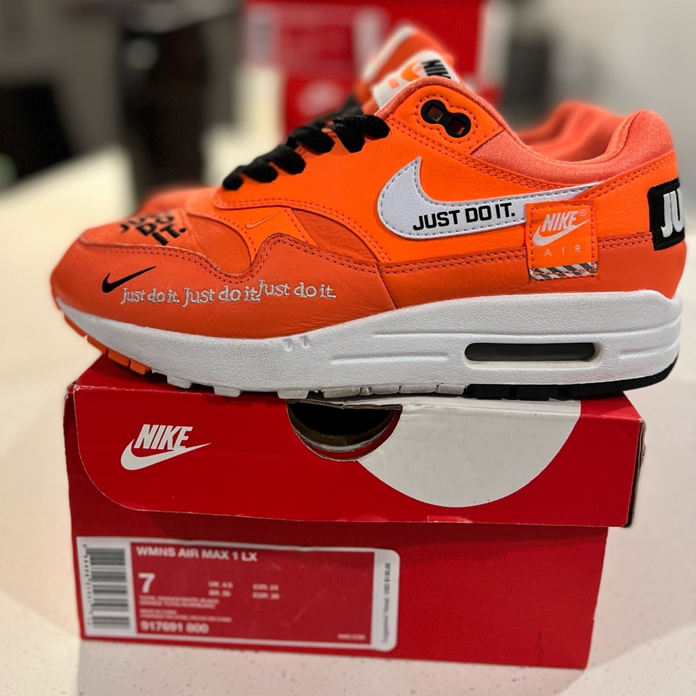 Air Max 1 LX